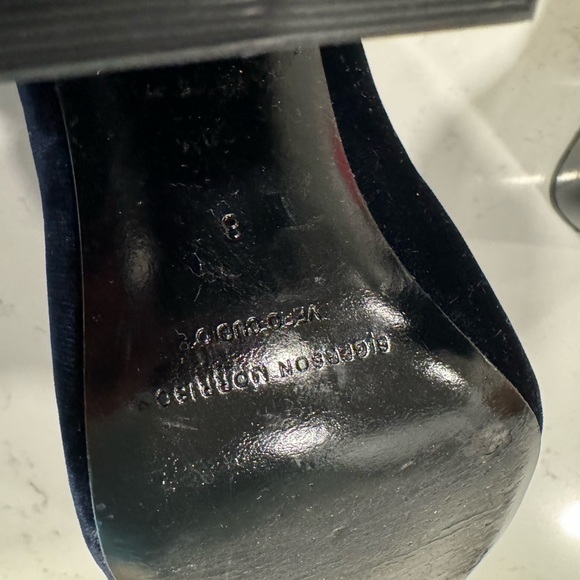 Gorgeous cobalt blue boots - Picture 7 of 7